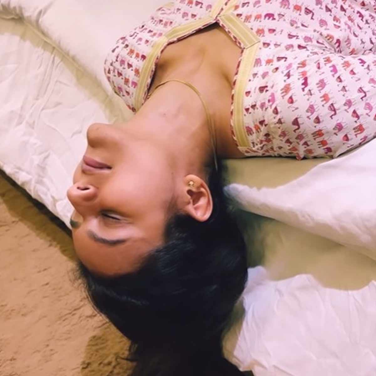 expert exercise on bed