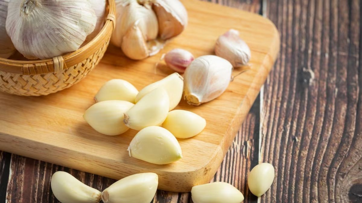 how do you use garlic for plants