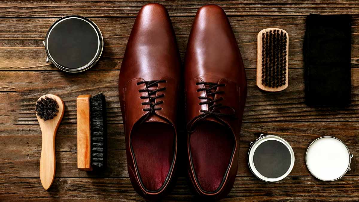 how to clean shoes with shampoo