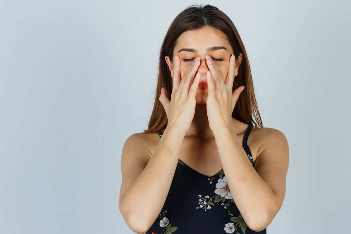 Reduce Puff आंखों की पफीनेस कम करने के लिए करें ये फेस योग | face yoga to reduce ...