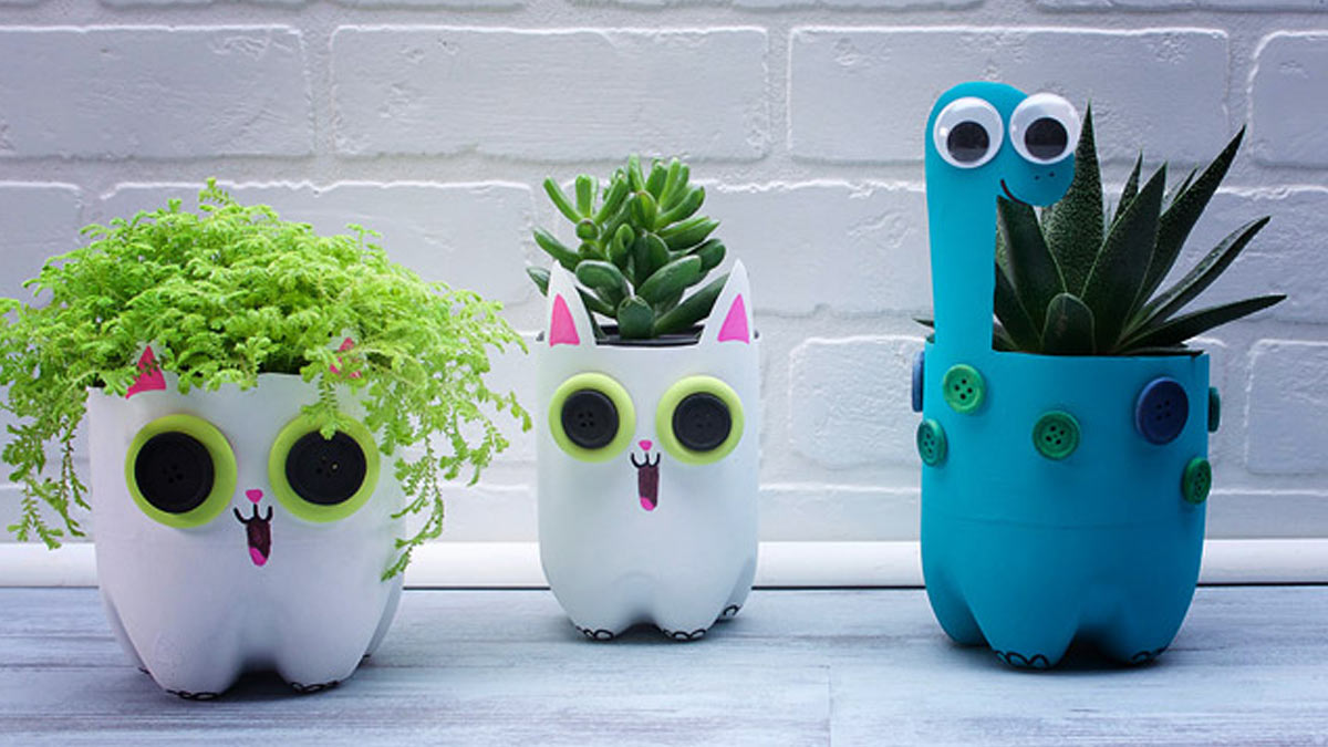 how to reuse old clothes for decoration