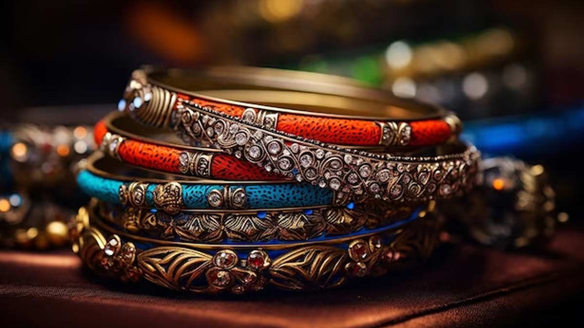 The colors of India. | Bangles indian, Bangles, Glass bangles