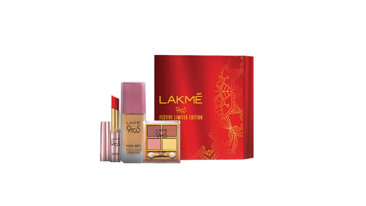 Amazon Great Freedom Festival Sale हाफ प्राइस में मिल रहे Lakme Makeup