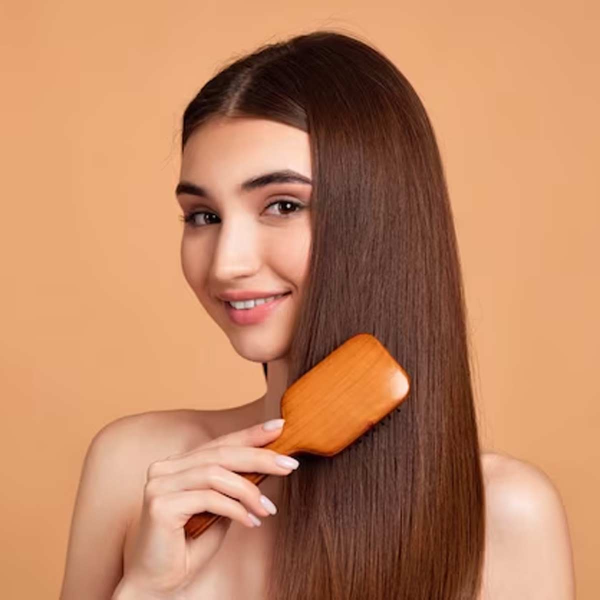 दो मुंहे बालों से छुटकारा पाने के लिए ट्रिमिंग की जगह लगाएं ये हेयर