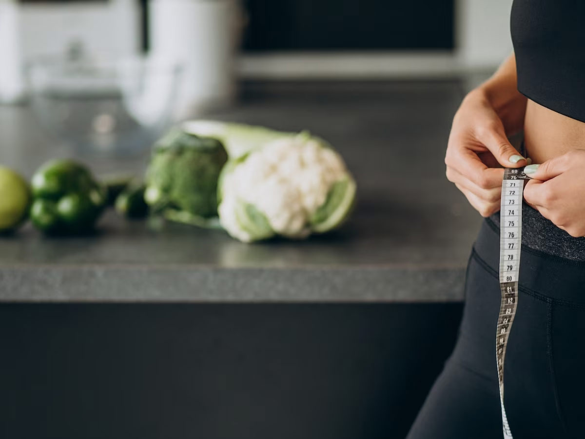 वजन घटाने के लिए फॉलो कर रही हैं क्रैश डाइट? जान लें जरूरी बातें are