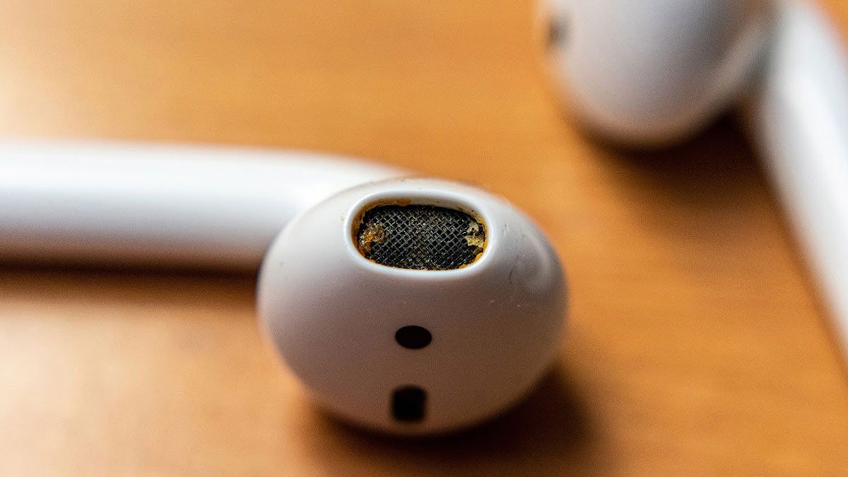 tips to clean airpods at home