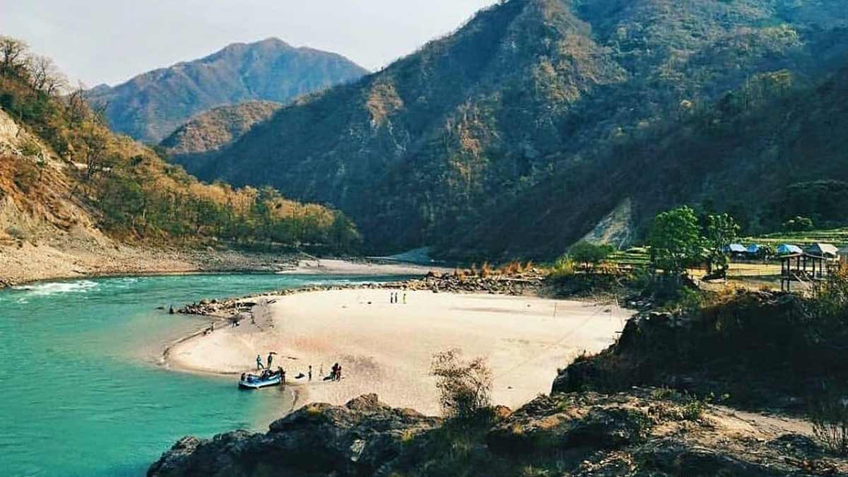 Rishikesh Travel: जन्नत से कम नहीं हैं ऋषिकेश के आसपास छिपी हुई ये बेहतरीन जगहें 