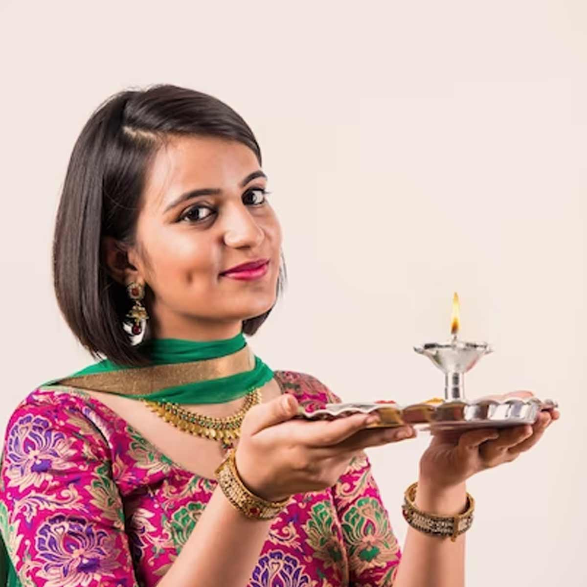 what colour should wear on hariyali teej