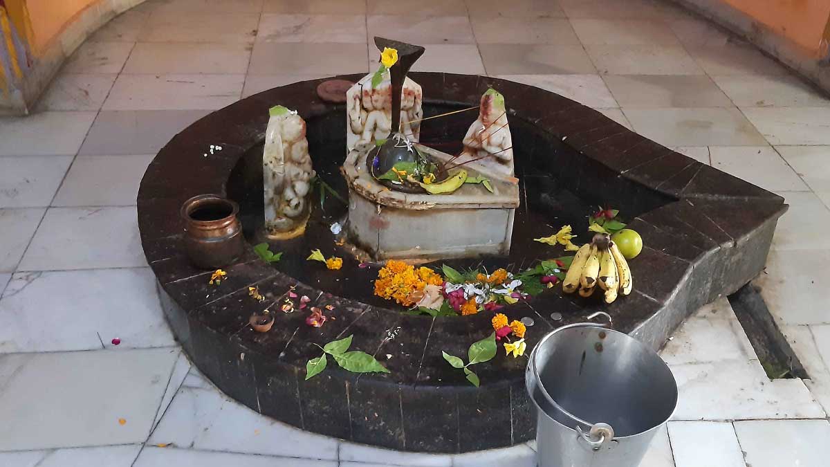 जानें शिव मंदिर में क्या दान करना चाहिए 