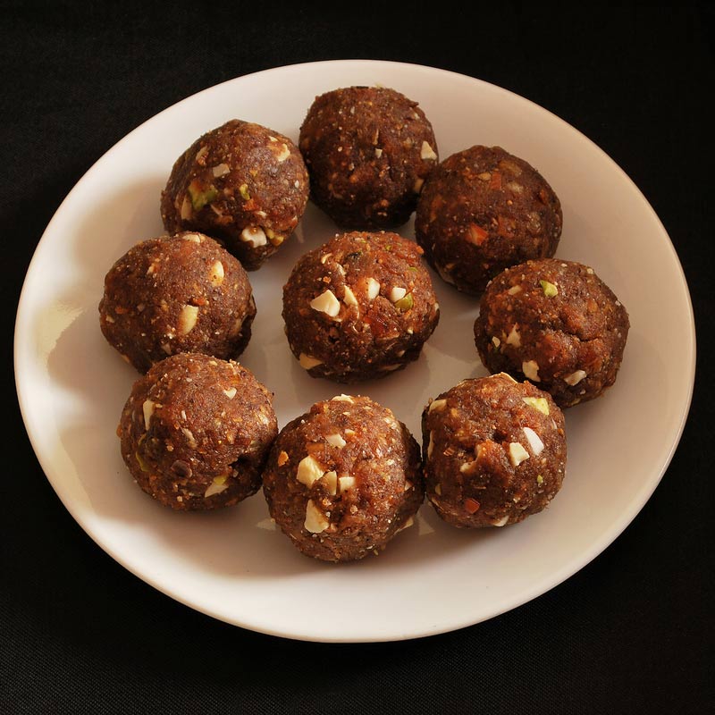 Dates and Anjeer Ladoo Recipe Check Out This Dil Se Indian Easy Winter