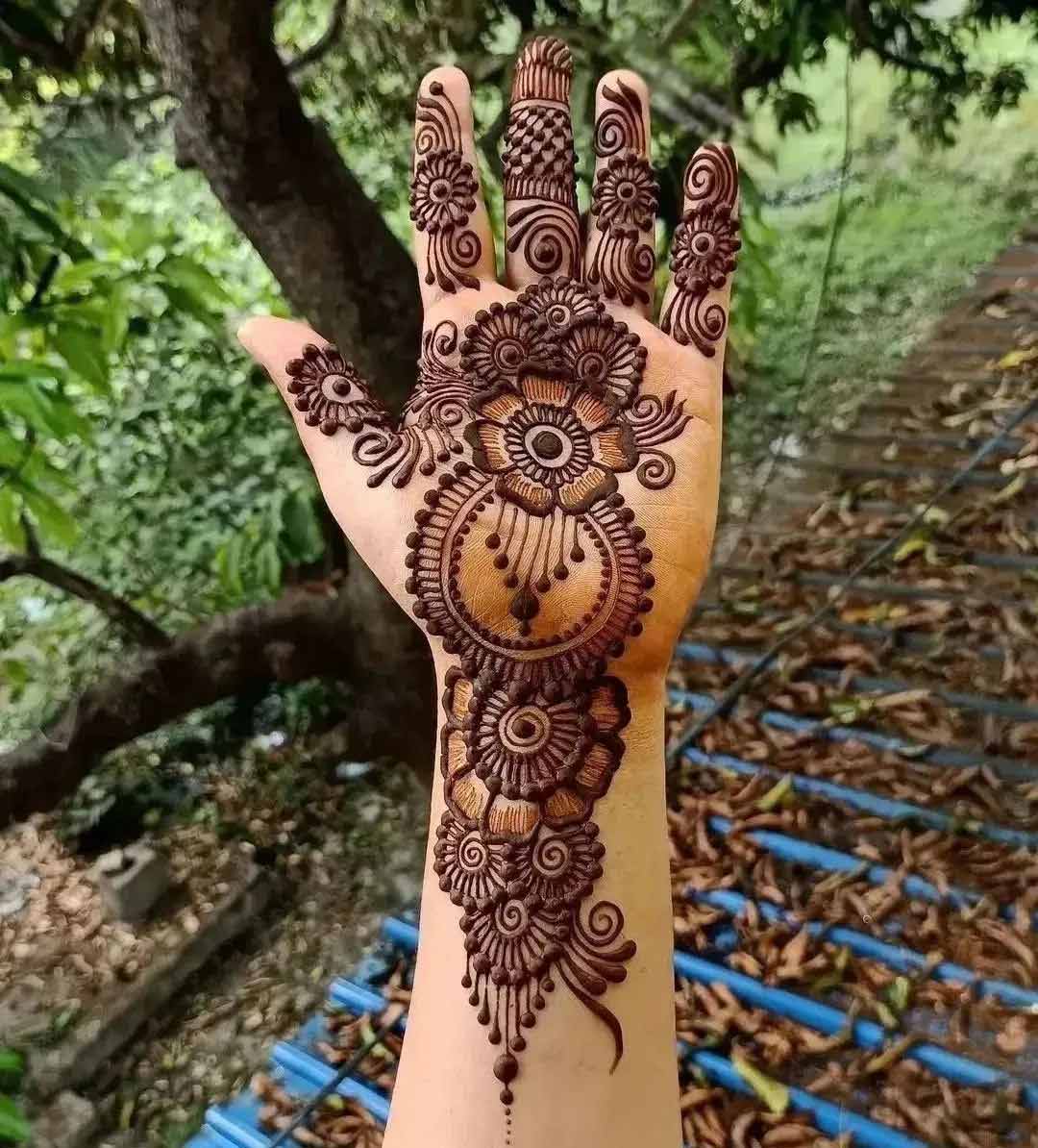 Circle Mehndi Design [AN 6015] | MehndiDig.com