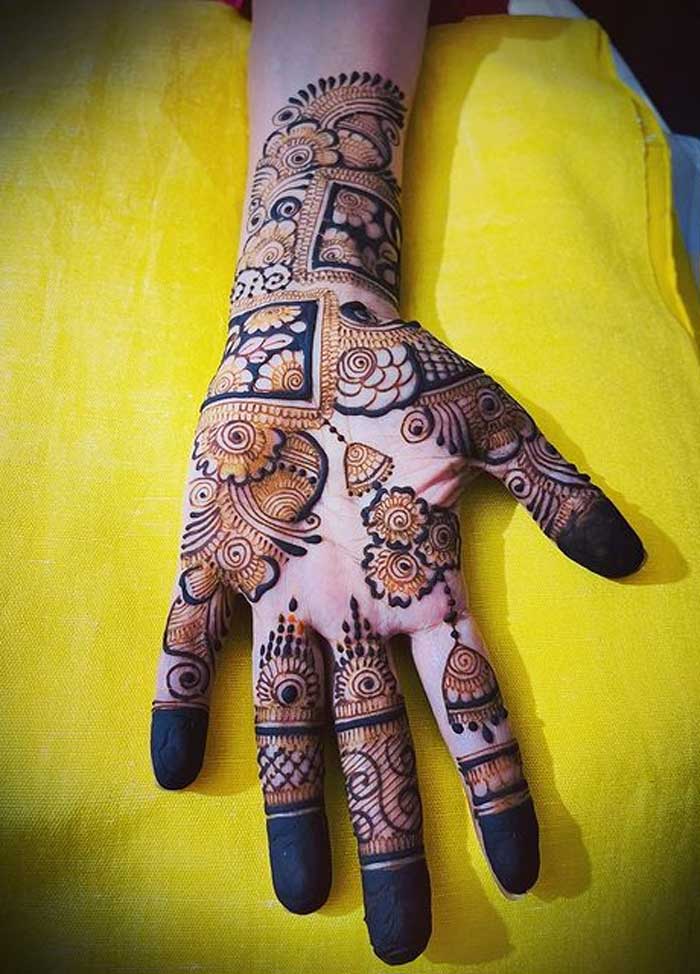 Flower latkan mehndi designs