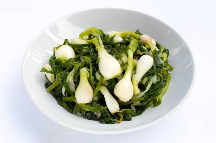How to prepare spring onions for stir fry