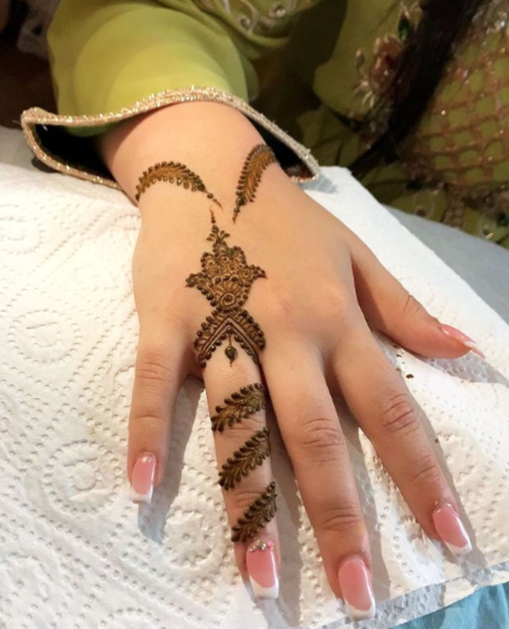Leaf designs mehndi