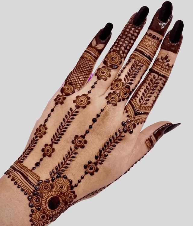 Women's Day Special: Trendy Mehendi Designs To Celebrate The Day - News18