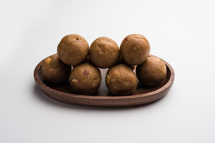 Food School इन ट्रिक्स से तैयार करें गुड़ और आटे के स्वादिष्ट लड्डू