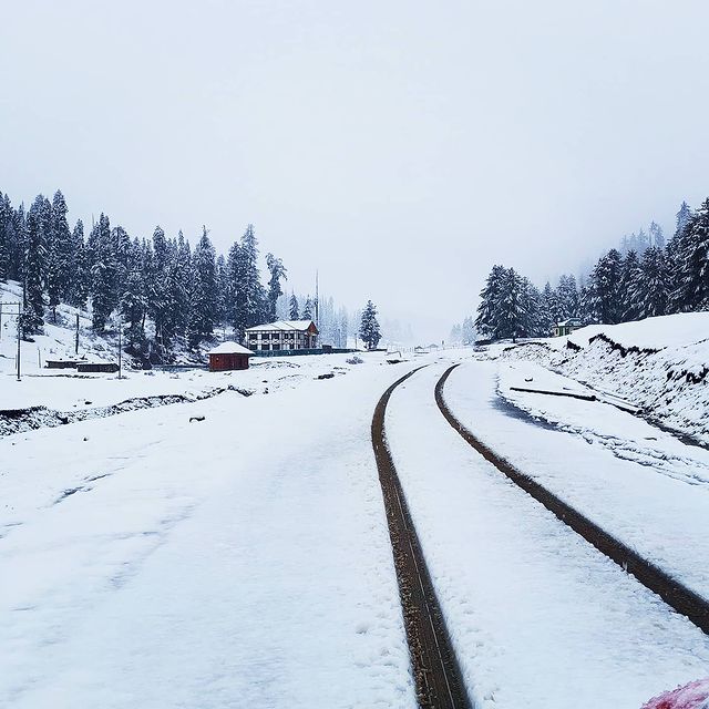 Where is yusmarg valley