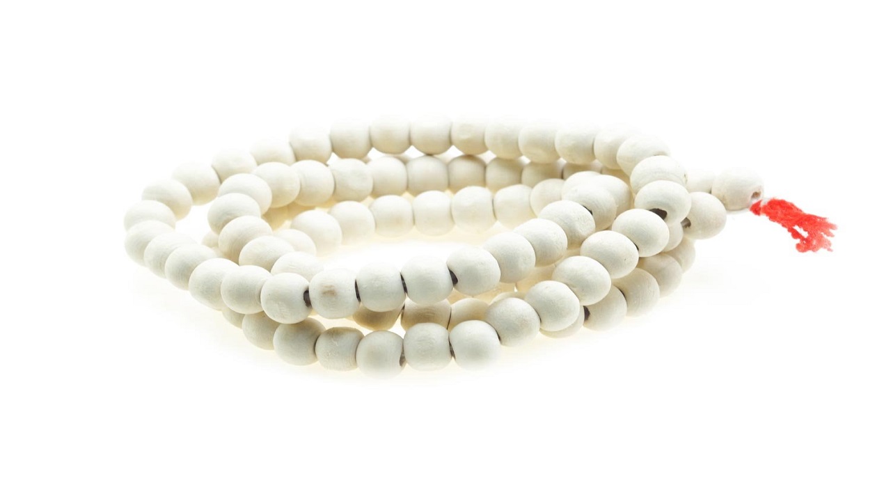 White chandn mala