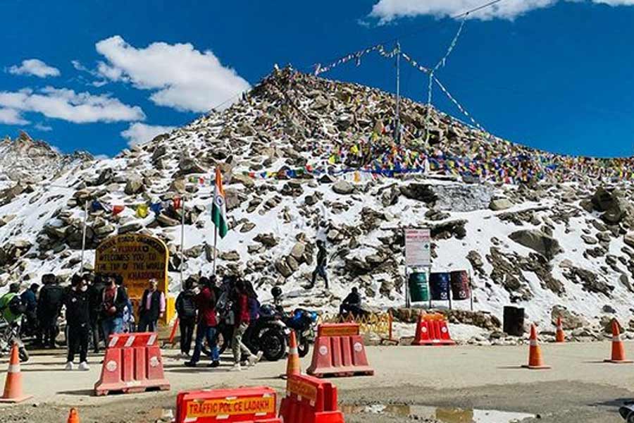 Why is Khardung La pass famous