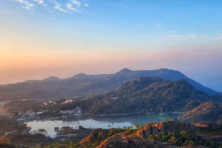 Why is Mount Abu famous for