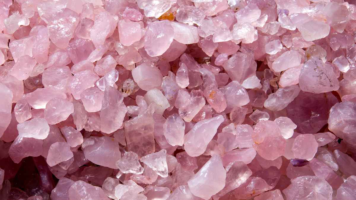 Expert Tells Us How To Use Rose Quartz Gemstone To Attract Wealth ...