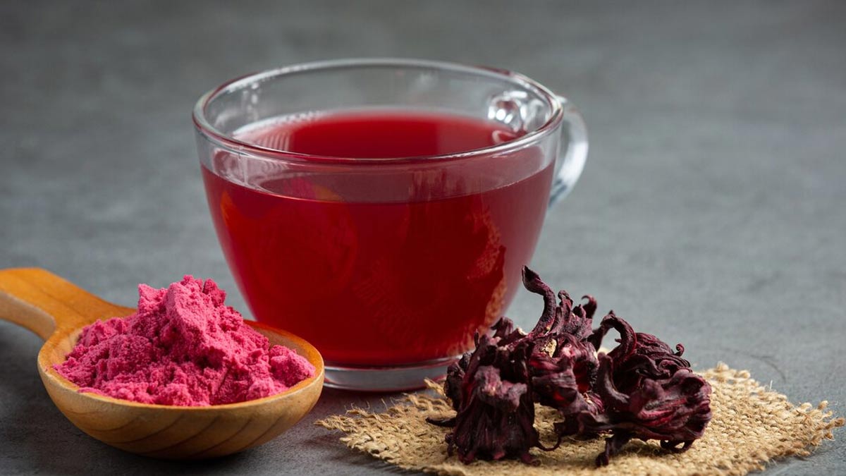 Consume this tea made from red flowers…you will get relief from period pain, also effective in weight control.