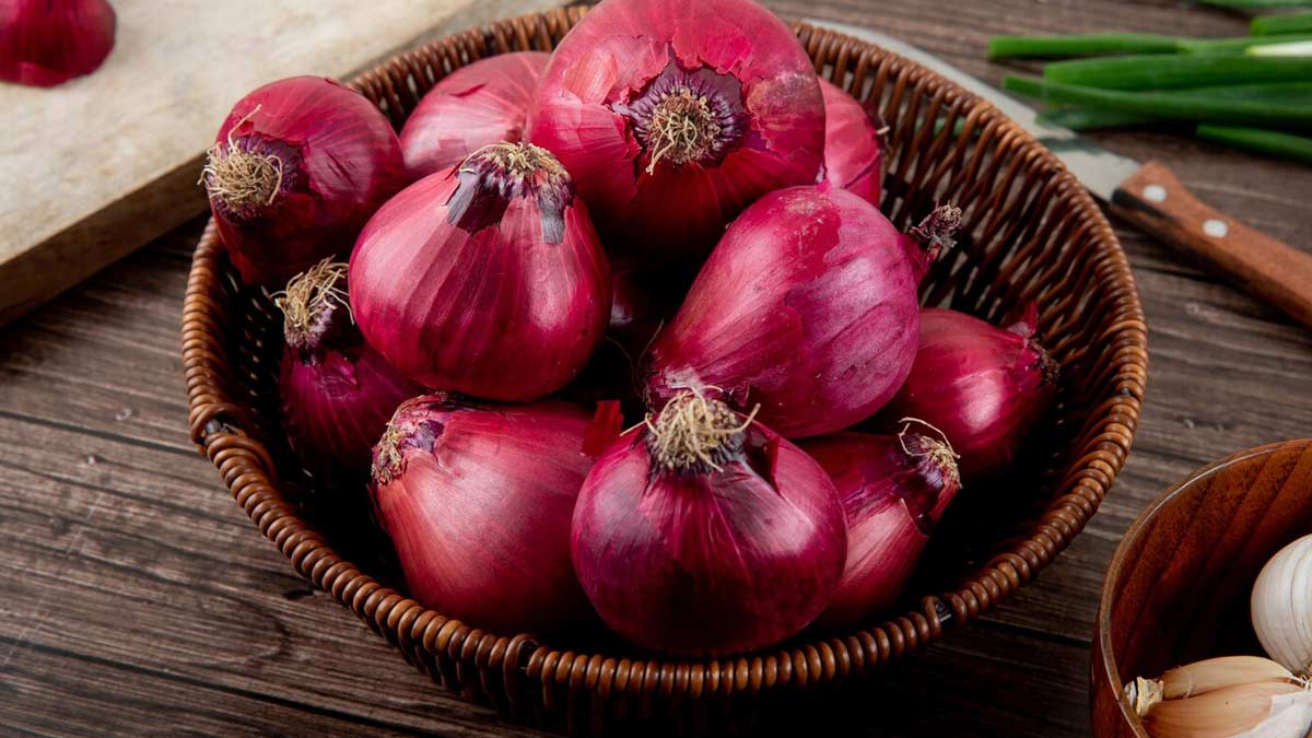 Boosting Immunity To Anti-Ageing Properties, 4 Reasons To Consume Onions In  Winter | HerZindagi