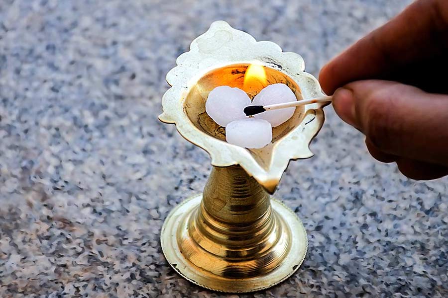 burning camphor at home