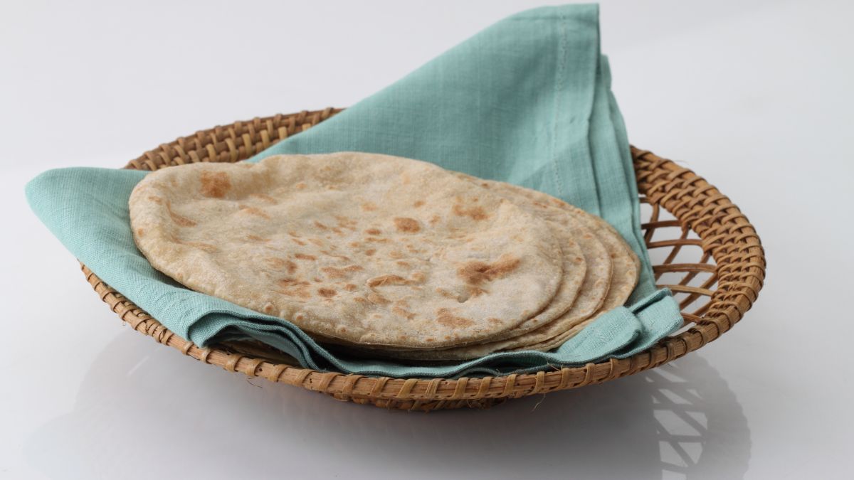 Expert Astro Advice: Consider These Tips While Serving Chapatis To Avoid Financial Challenges