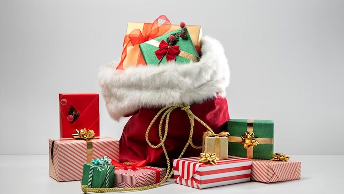https://images.herzindagi.info/image/2023/Dec/christmas-gifting.jpg