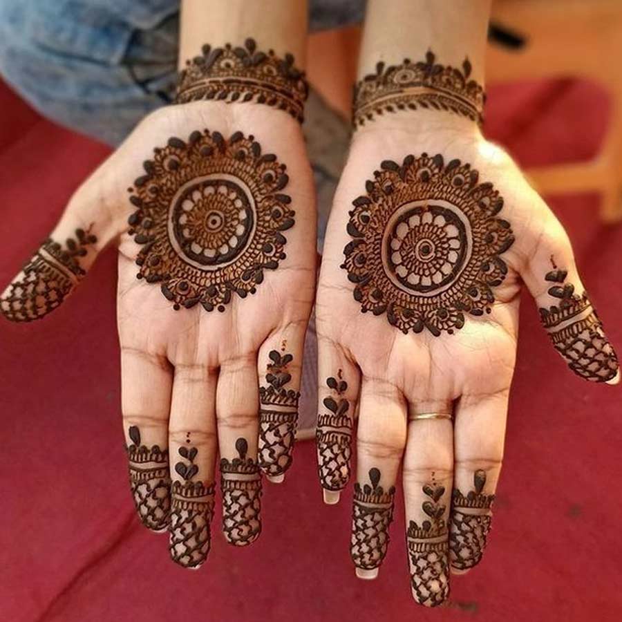 20 Simple Circle Mehndi Designs That We Are In Awe Of