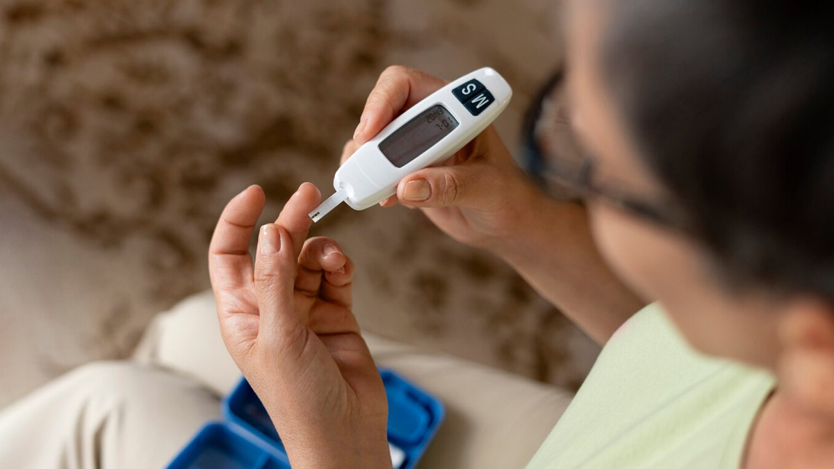 What Is A Diabetic Diet? Nutritionist Shares A Plans To Control Blood Sugar  Levels | HerZindagi