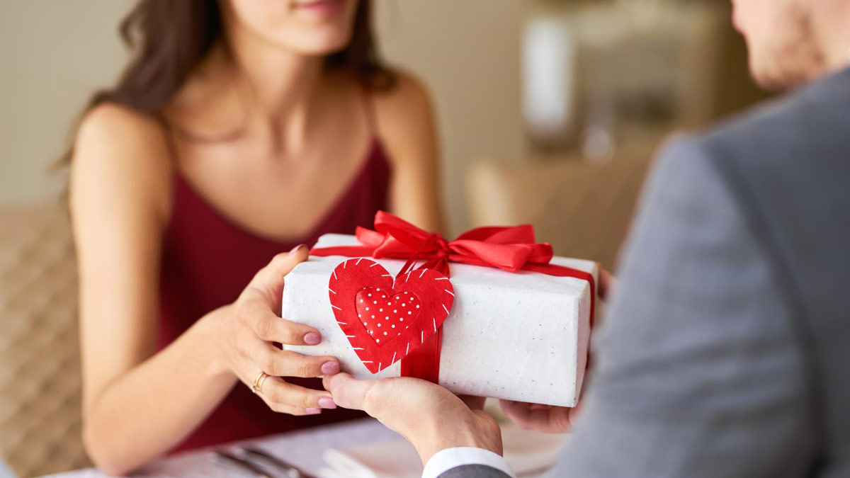 56 Thoughtful and Unique Christmas Gift Ideas for Your Girlfriend or Wife  for 2024