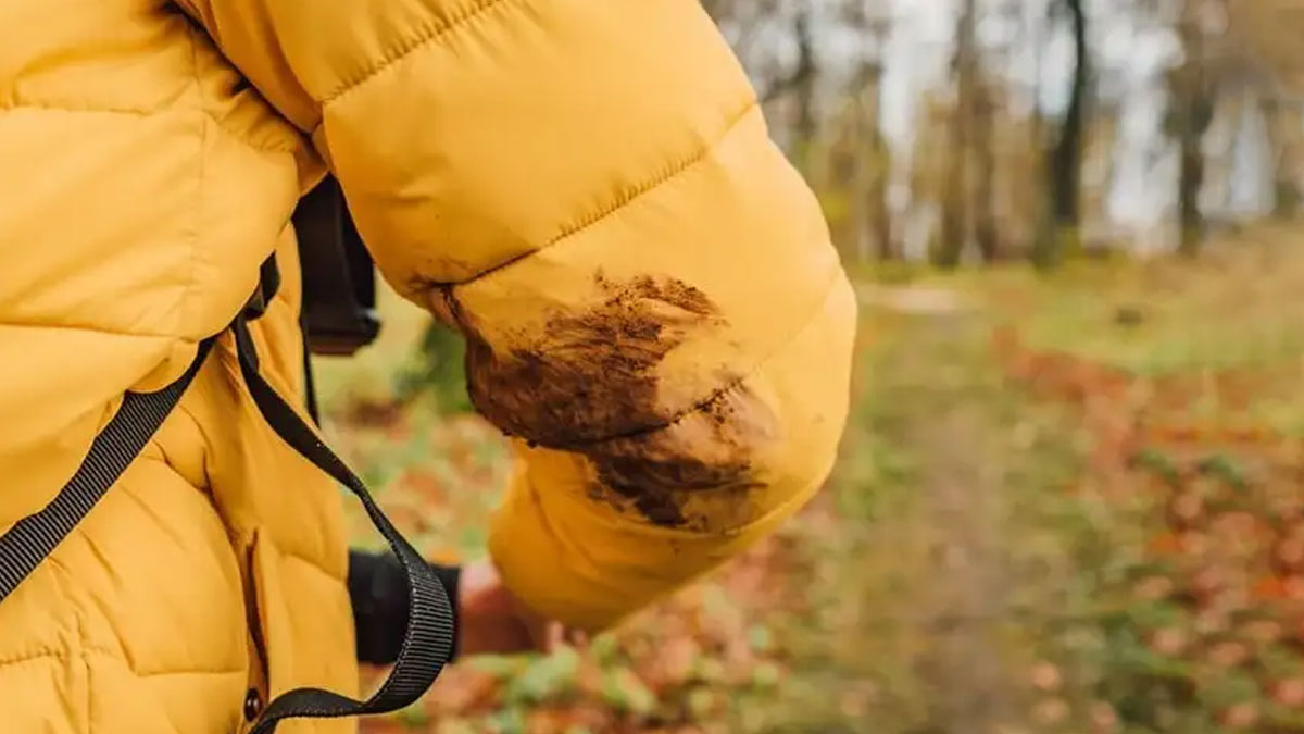 how to remove stains from winter jacket with baking soda