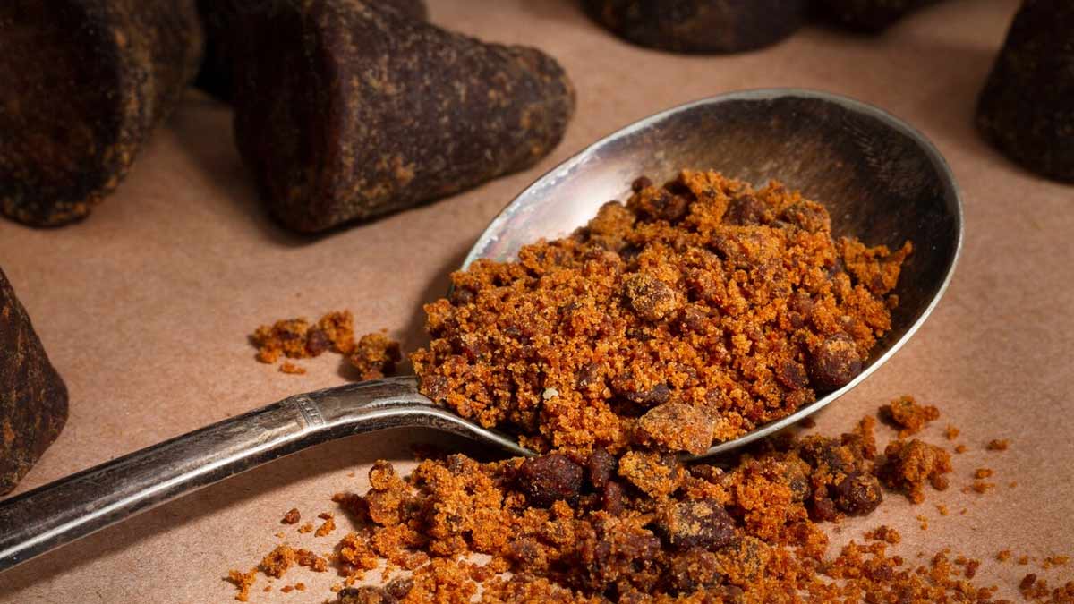 jaggery can reduce period pain