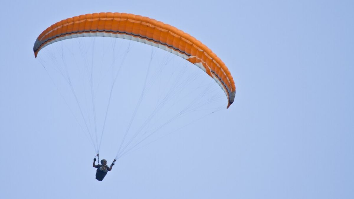 paraglyinding in mukteshwar