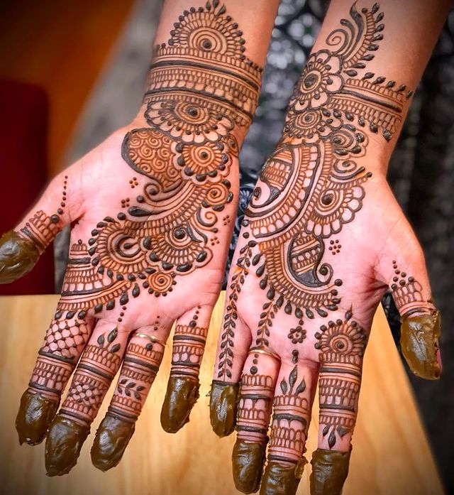 Mehndi Designs: ट्रेंड में है यह राजस्थानी मेहंदी के डिजाइंस, मिनटों में लगेगी इतनी है आसान 