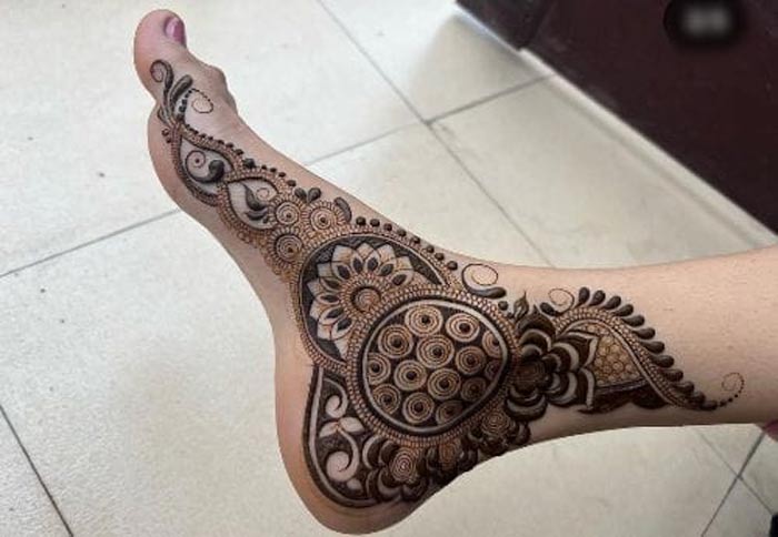 side bail mehndi