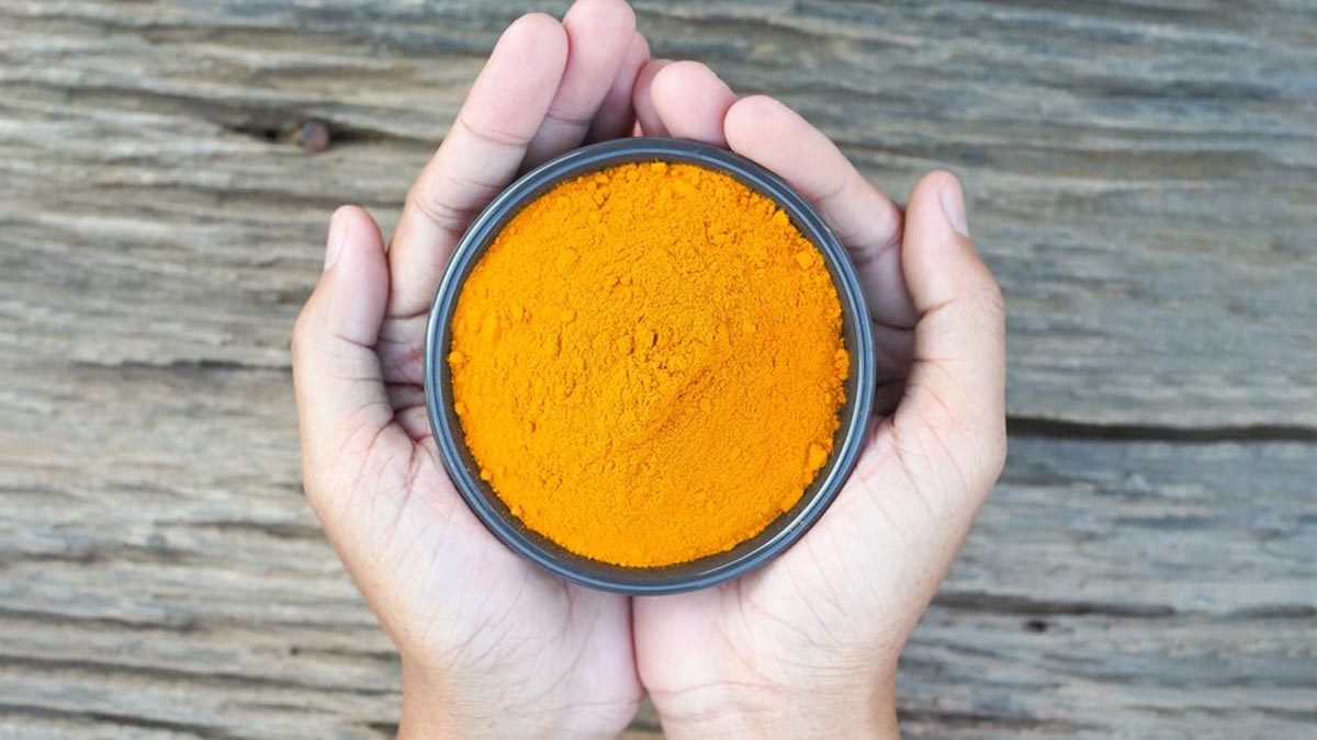 significance of applying turmeric on navel area