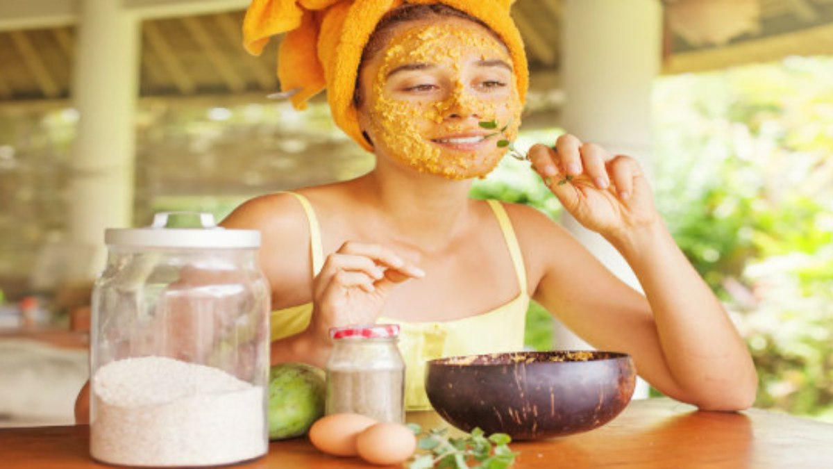 Skin Glowing secrets: மஞ்சள் முதல் கற்றாழை, தயிர் வரை சரும பராமரிப்பிற்கு எப்படி உதவுகிறது?