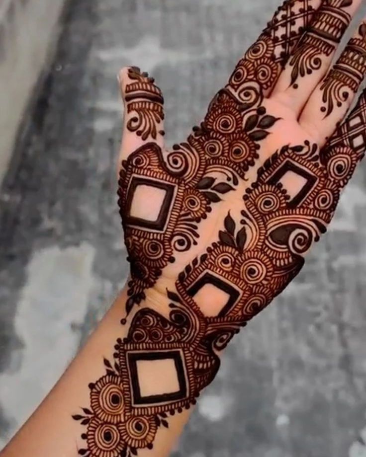 square mehndi design ()
