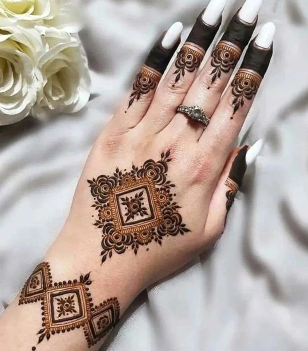 square mehndi design simple and beautiful