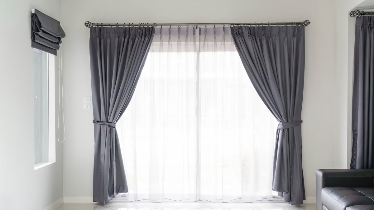 Old Curtains Resue: फटे-पुराने पर्दों को फेकें नहीं, इस तरह से करें दोबारा इस्तेमाल