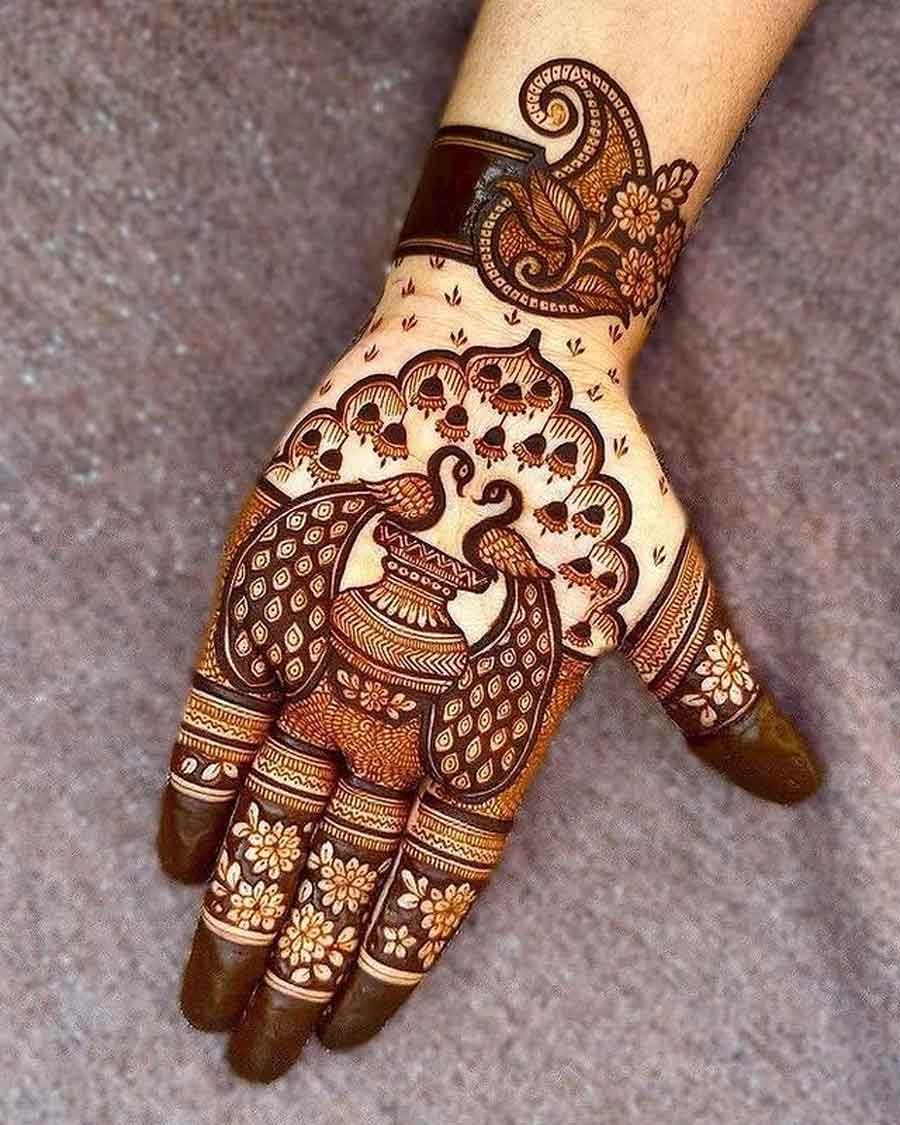 Bridal Mehndi: Designs Weaving Tales For Brides | HerZindagi