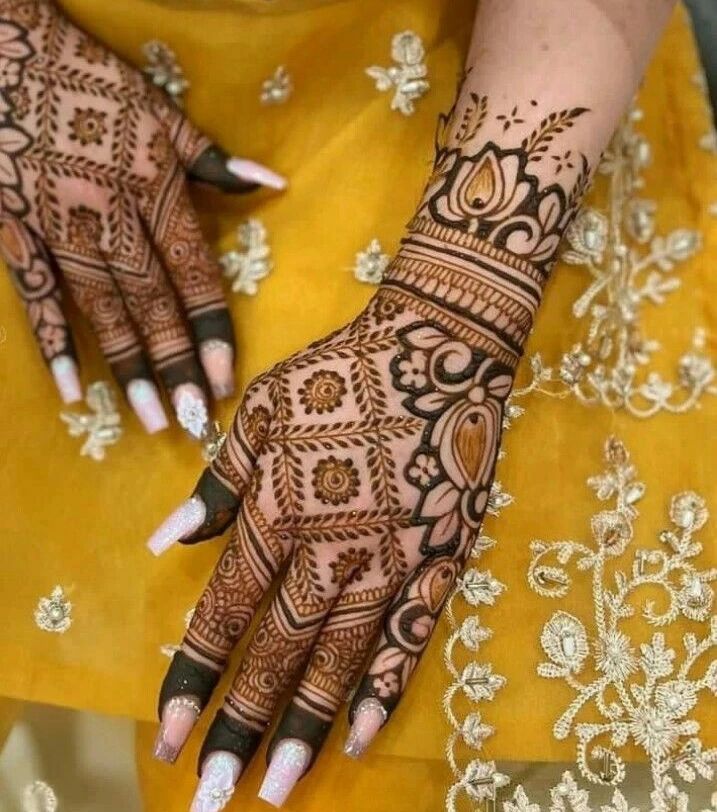 unique mehndi design