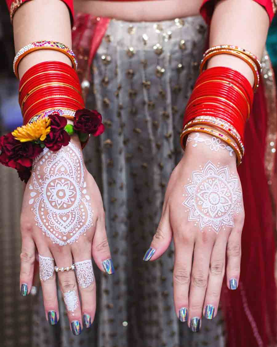 what is the significance of glass bangles