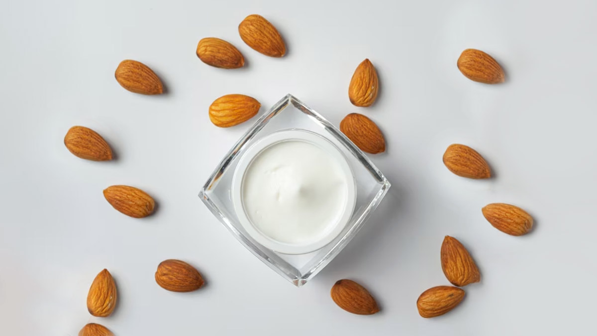 बादाम के तेल की मदद से बनाई जा सकती हैं ये तीन नाइट क्रीम how to make