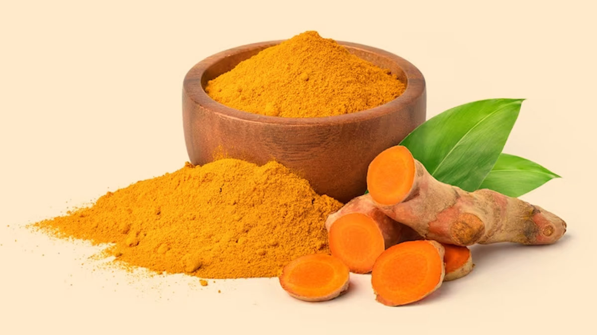 applying turmeric on belly button