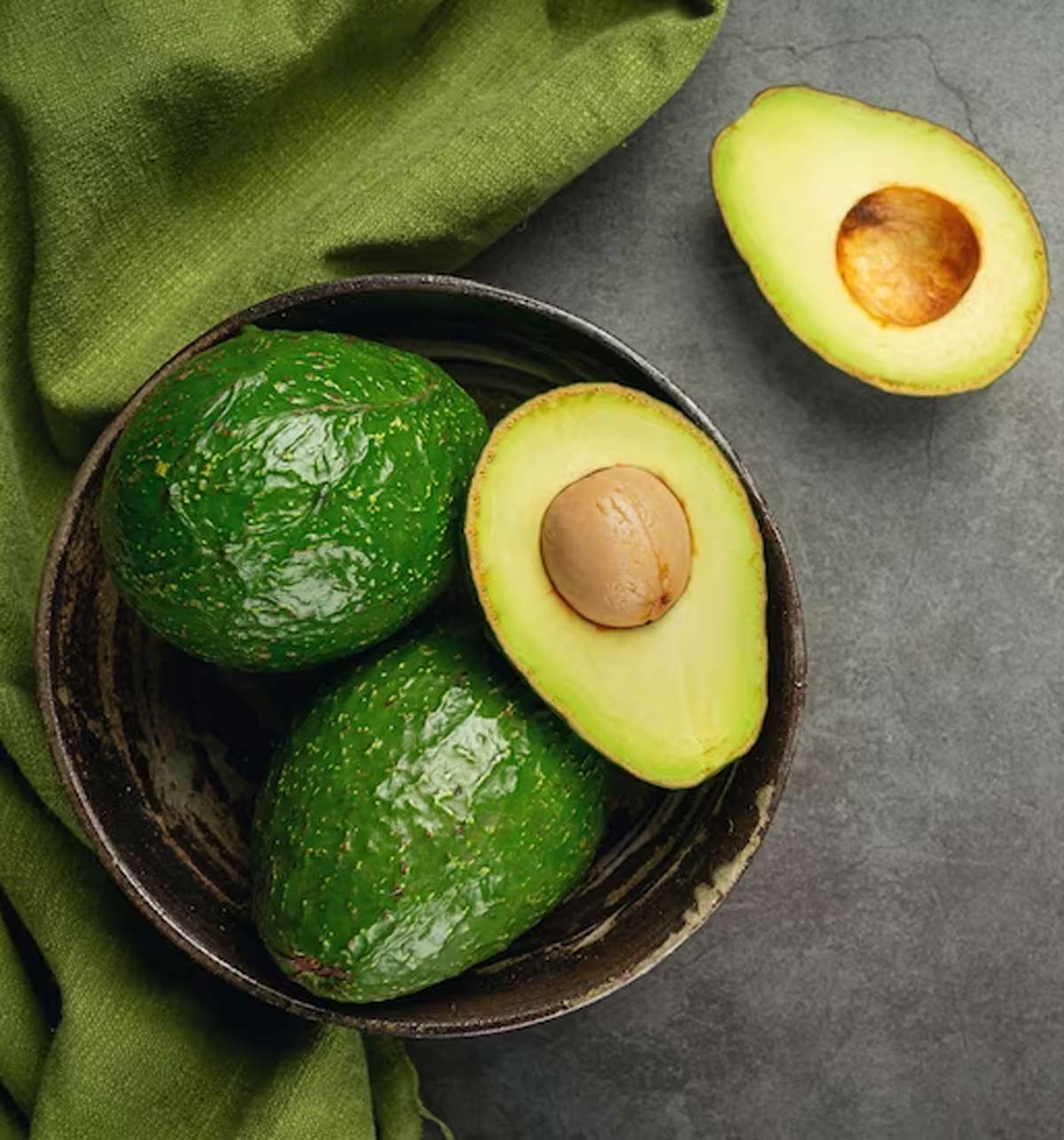 avocado face pack for spotless skin