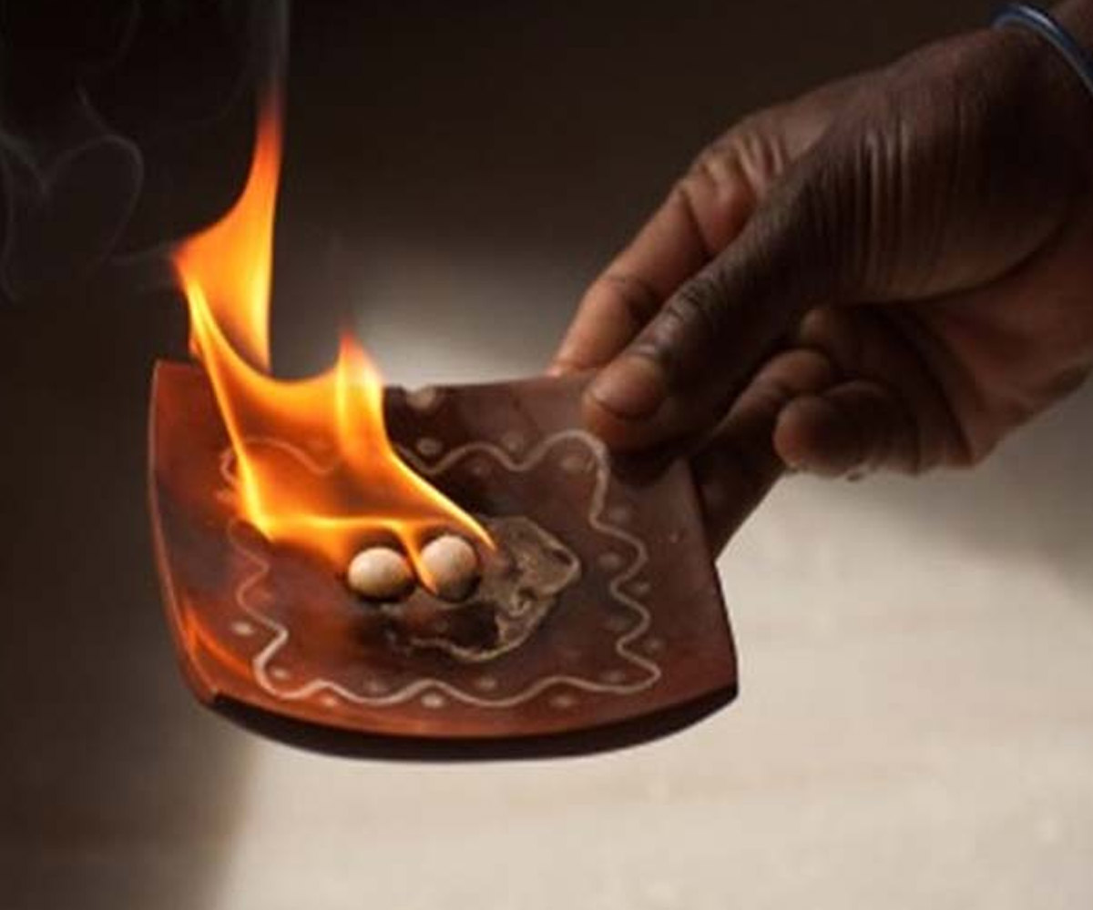 burning camphor with clove